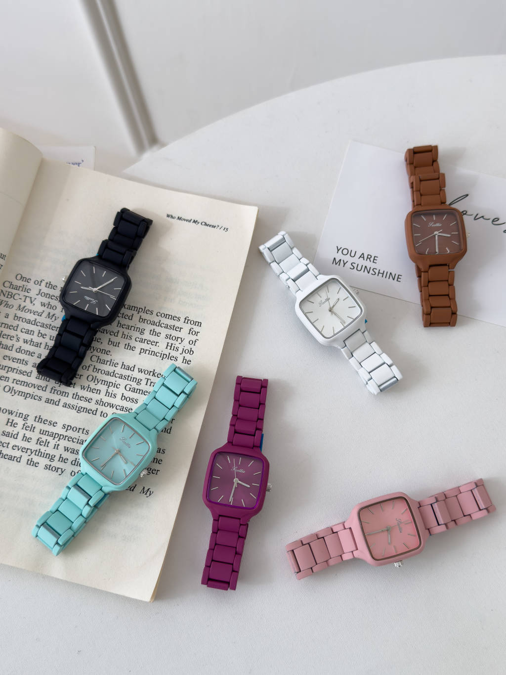 Luxury Watch Square - นาฬิกาข้อมือแฟชั่นสไตล์มินิมอลหรูหรา หน้าปัดสีสันตัดกัน สำหรับผู้หญิง นาฬิกาควอตซ์