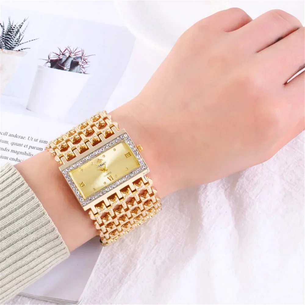 Luxury Watch Square - นาฬิกาควอทซ์เพชรทรงสี่เหลี่ยมหรูหราแฟชั่นสำหรับผู้หญิงพร้อมไฟ สายสแตนเลสสีทองสำหรับสุภาพสตรี