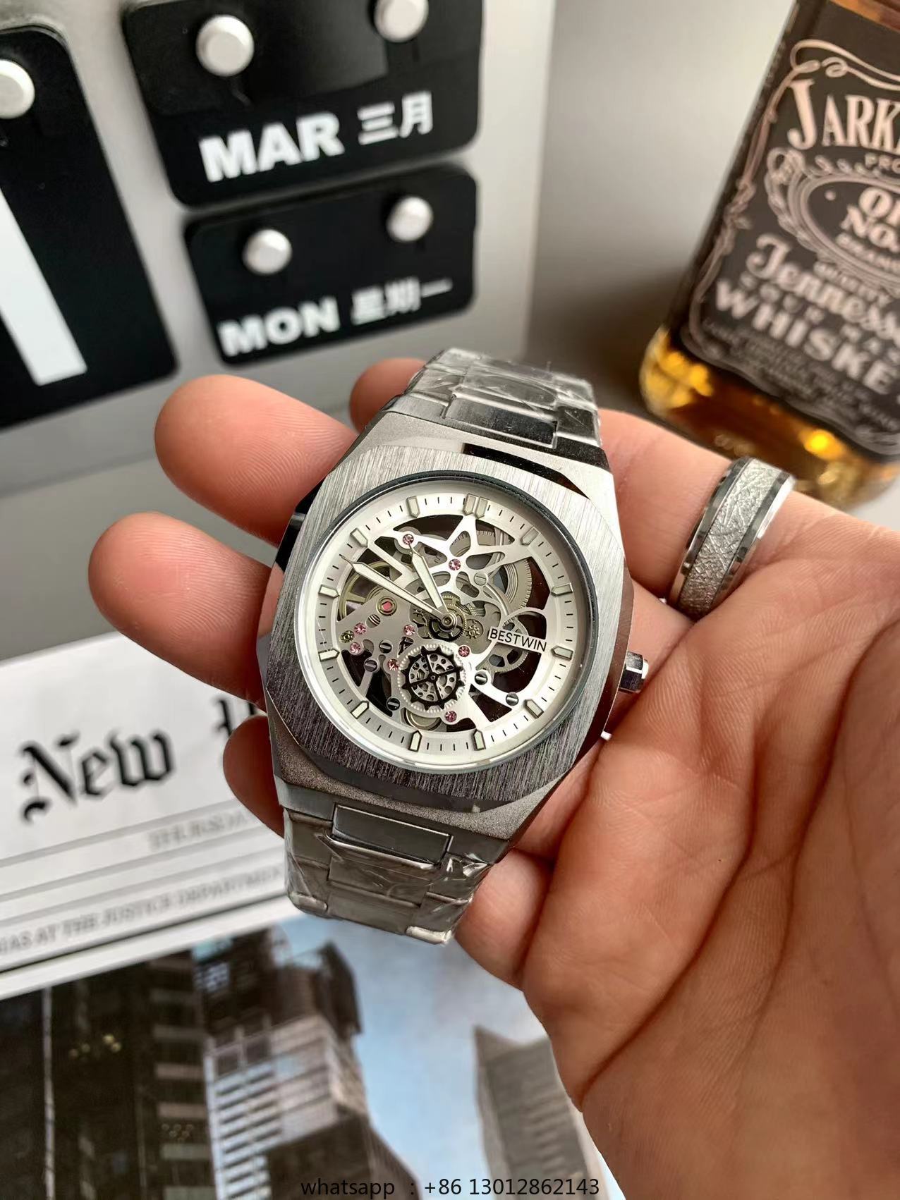 Luxury Watch Square - นาฬิกาข้อมือทรงสี่เหลี่ยมเล็ก ดีไซน์หรูหรา สีทองเขียว ควอตซ์ ไม่ใช้กลไก ตัวเรือนเหล็กกันน้ำ