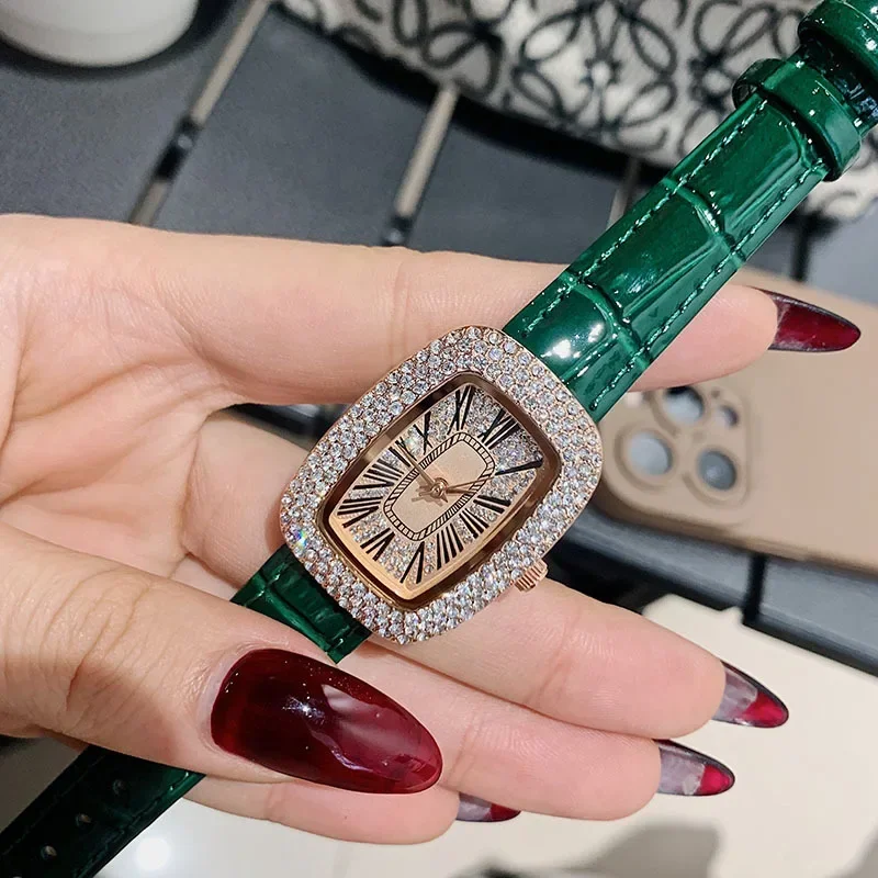 Luxury Watch With Leather Strap - นาฬิกาสายหนังผู้หญิงทันสมัยและมีสไตล์ ประดับเพชร ทรงถังไวน์ นาฬิกาควอทซ์สำหรับผู้หญิง