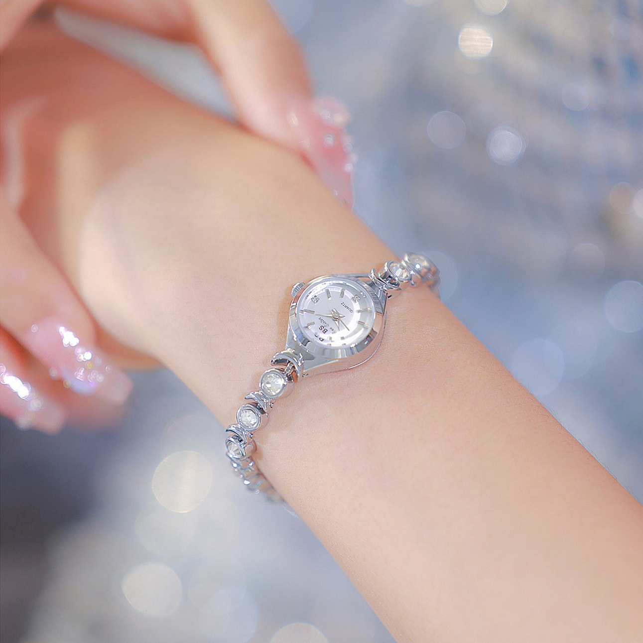สุภาพสตรีนาฬิกาหรูหรายชื่อแบรน - Luxury Watch List บทวิจารณ์และราคา