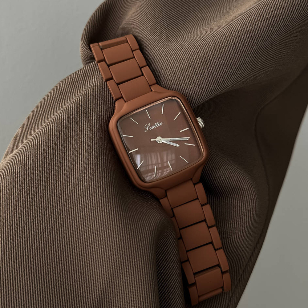 นาฬิกาข้อมือแฟชั่นสไตล์มินิมอล - Luxury Watch Square บทวิจารณ์และราคา