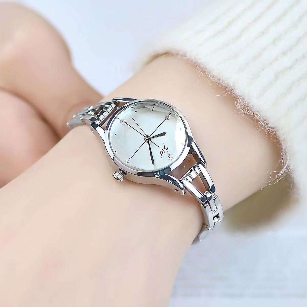 สร้อยข้อมือนาฬิกาผู้หญิง Elega - Luxury Watch For Sale บทวิจารณ์และราคา