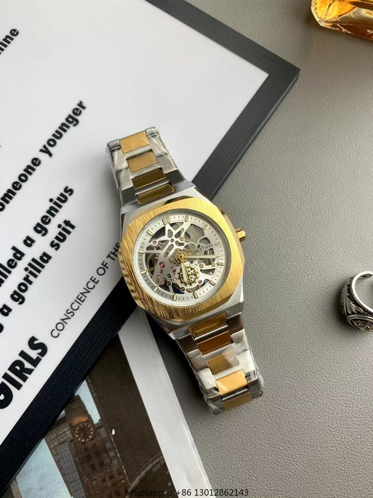 นาฬิกาข้อมือทรงสี่เหลี่ยมเล็ก  - Luxury Watch Square บทวิจารณ์และราคา