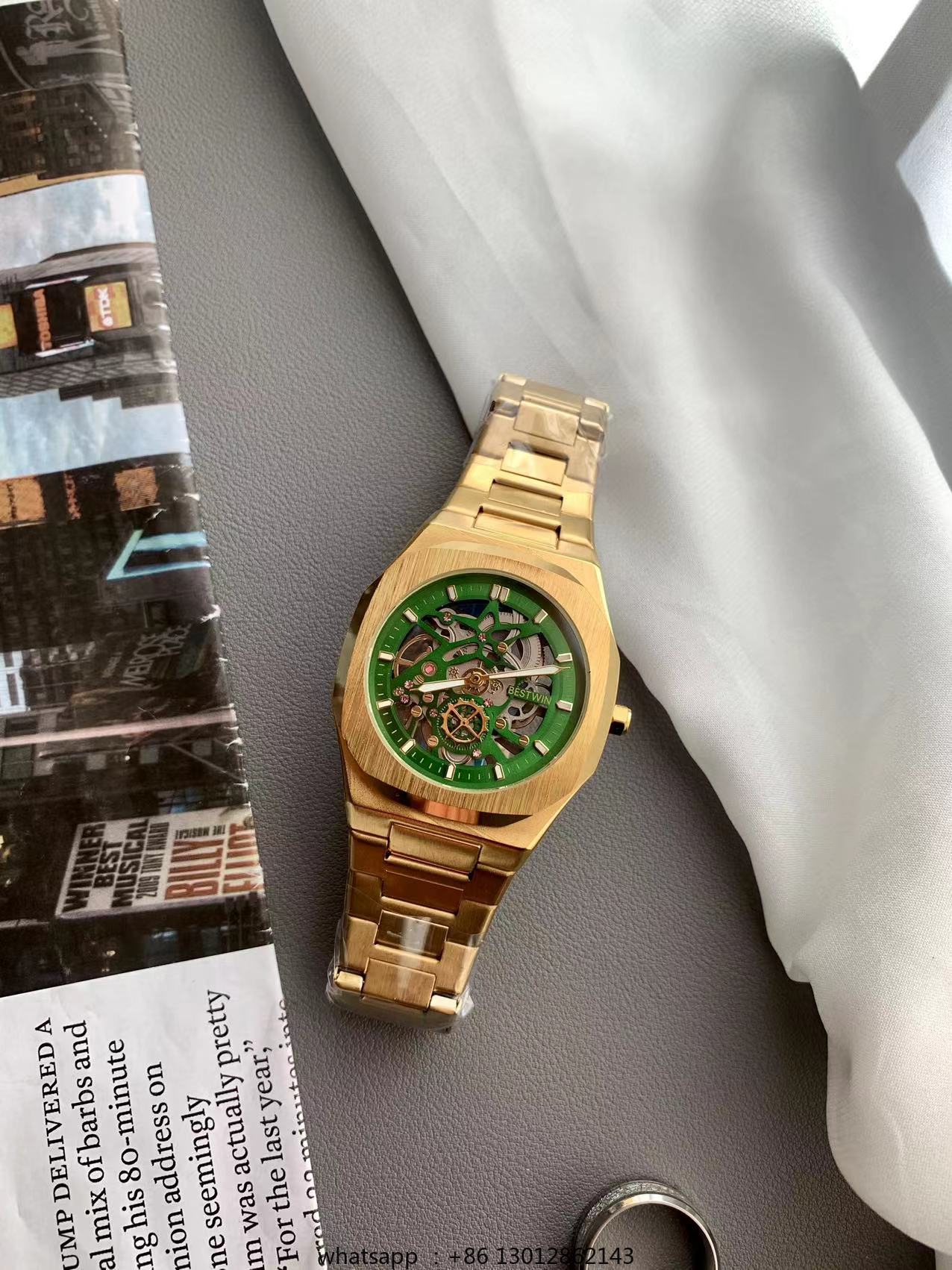 นาฬิกาข้อมือทรงสี่เหลี่ยมเล็ก  - Luxury Watch Square บทวิจารณ์และราคา