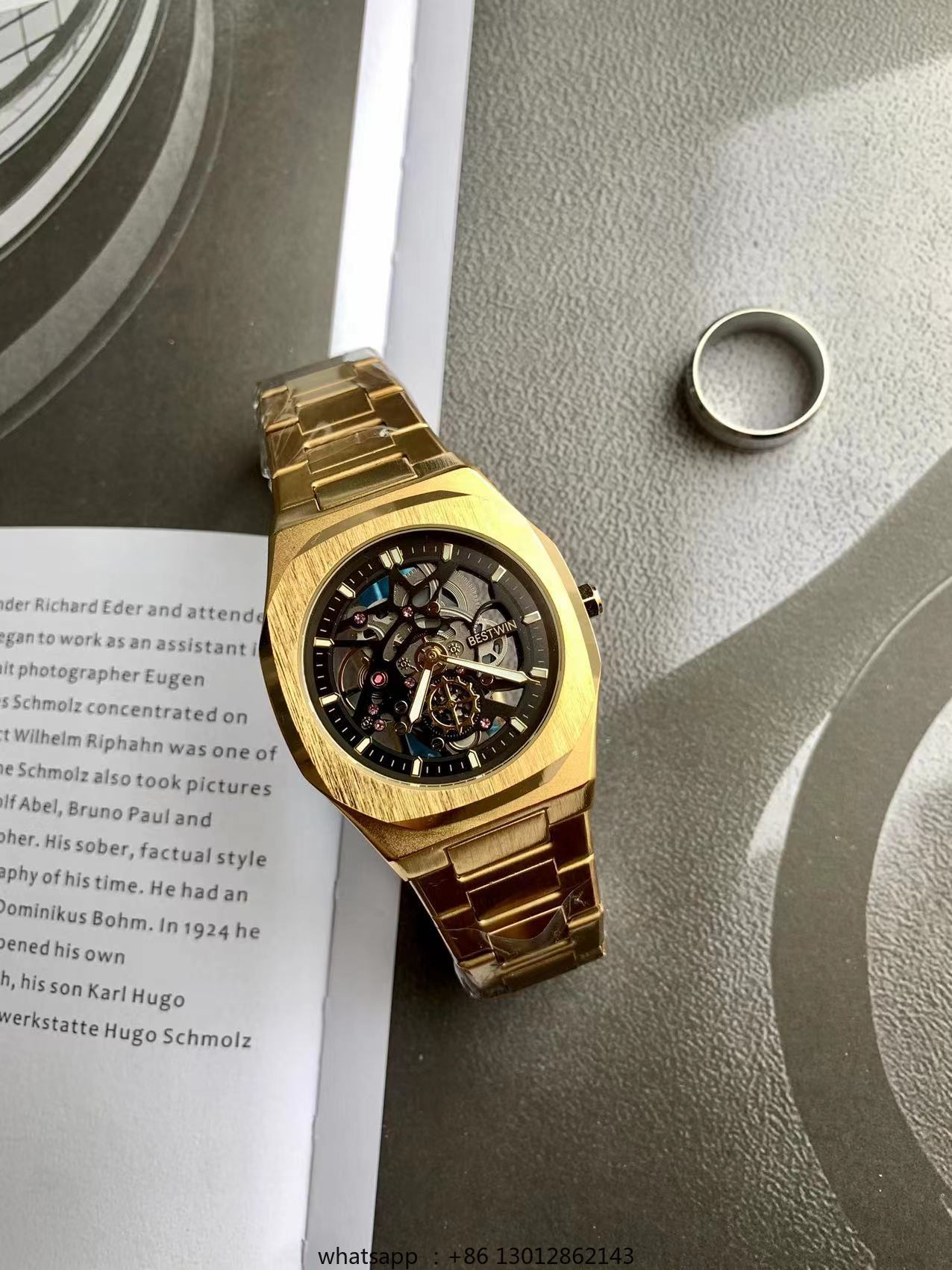 นาฬิกาข้อมือทรงสี่เหลี่ยมเล็ก  - Luxury Watch Square บทวิจารณ์และราคา