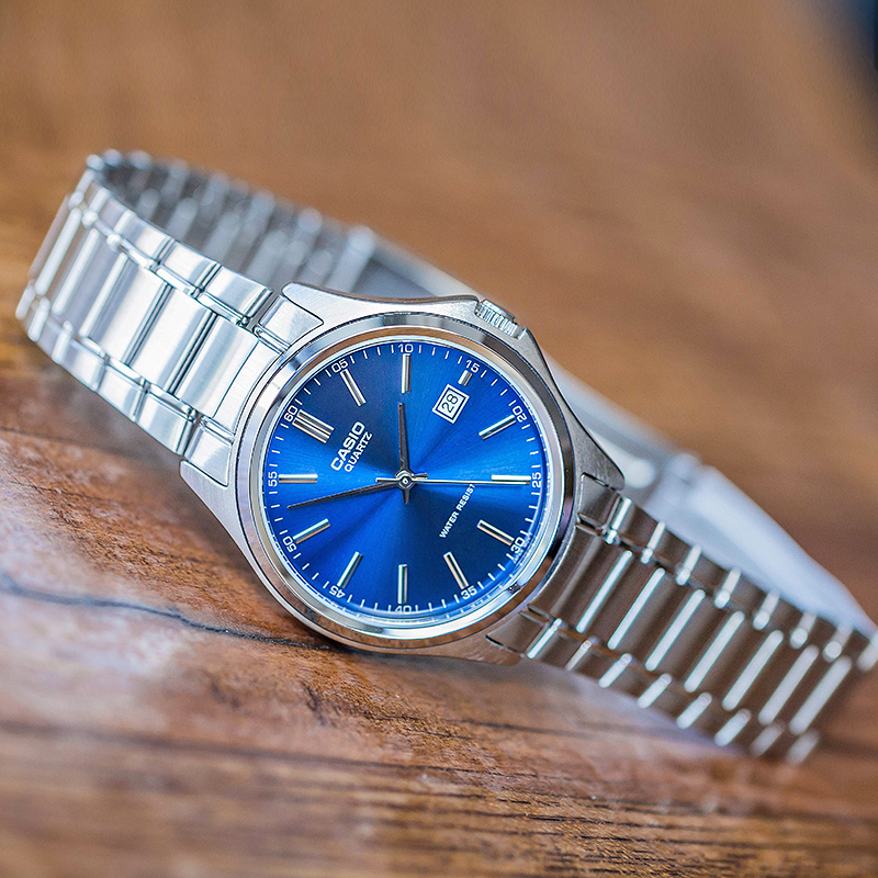 นาฬิกาข้อมือผู้ชายคาสิโอเรโทรเ - Luxury Watch Casio บทวิจารณ์และราคา