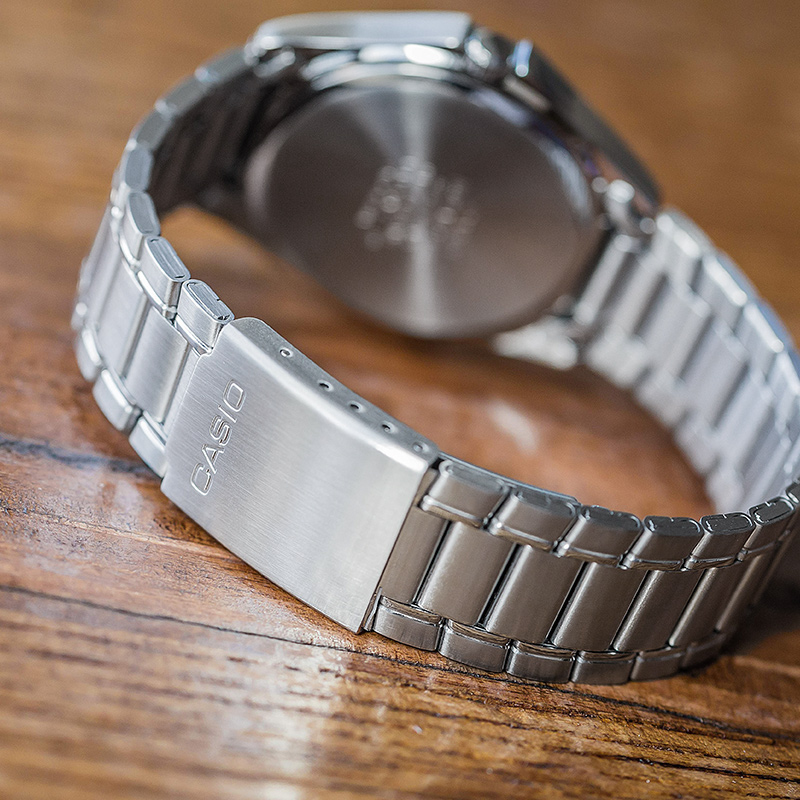 นาฬิกาข้อมือผู้ชายคาสิโอเรโทรเ - Luxury Watch Casio บทวิจารณ์และราคา