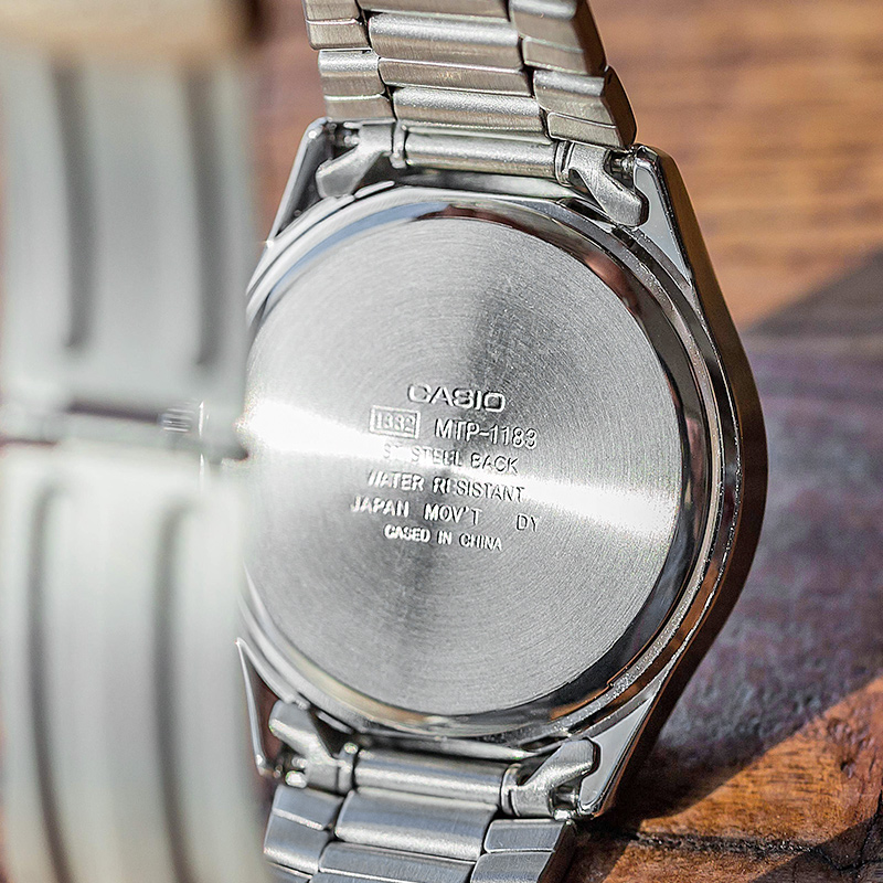 นาฬิกาข้อมือผู้ชายคาสิโอเรโทรเ - Luxury Watch Casio บทวิจารณ์และราคา