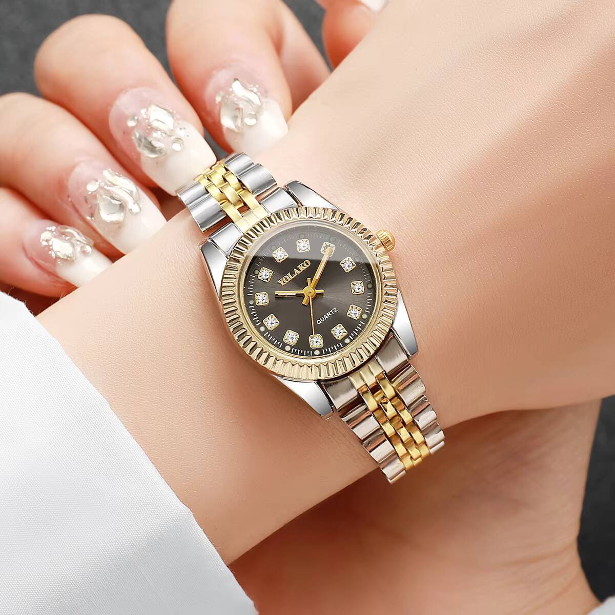 แฟชั่นไรน์สโตนผู้หญิงนาฬิกาควอ - Luxury Watch Case บทวิจารณ์และราคา