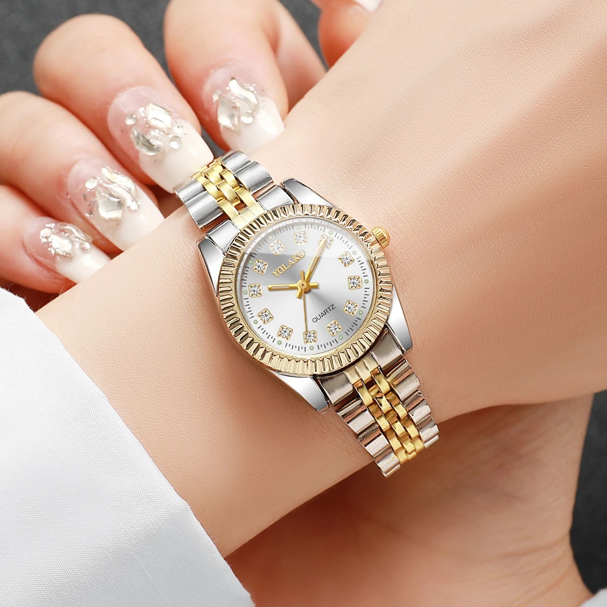แฟชั่นไรน์สโตนผู้หญิงนาฬิกาควอ - Luxury Watch Case บทวิจารณ์และราคา